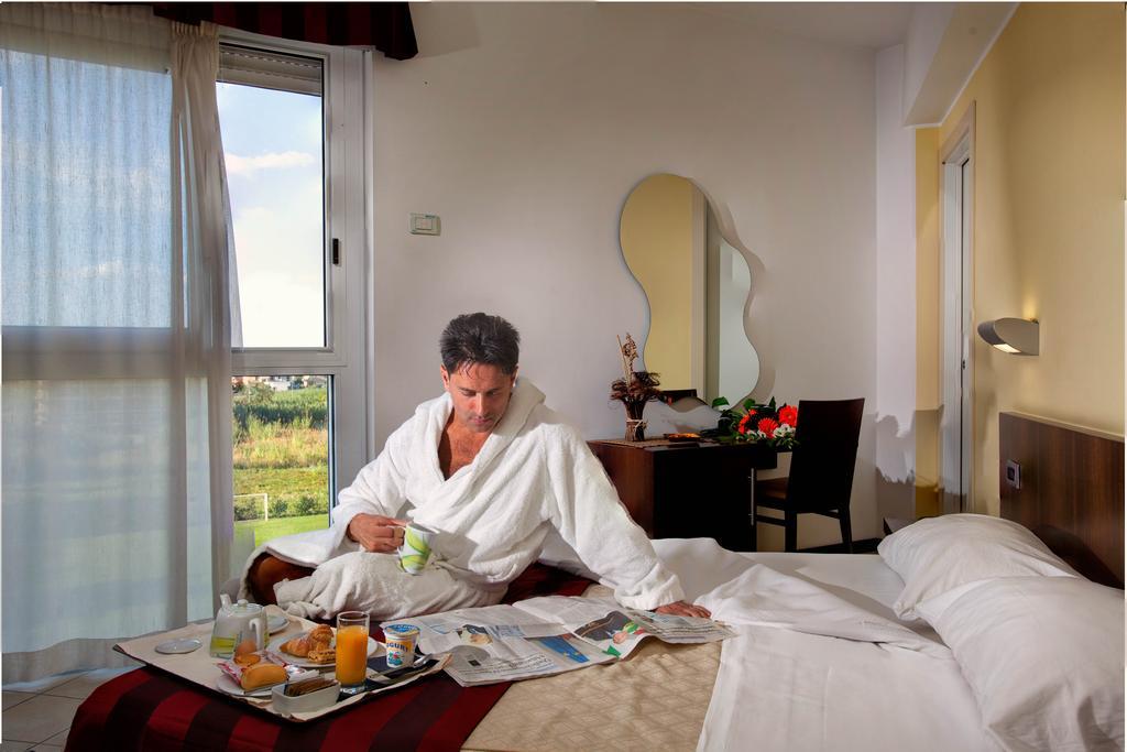 Seapark Spa Resort Giulianova Rum bild