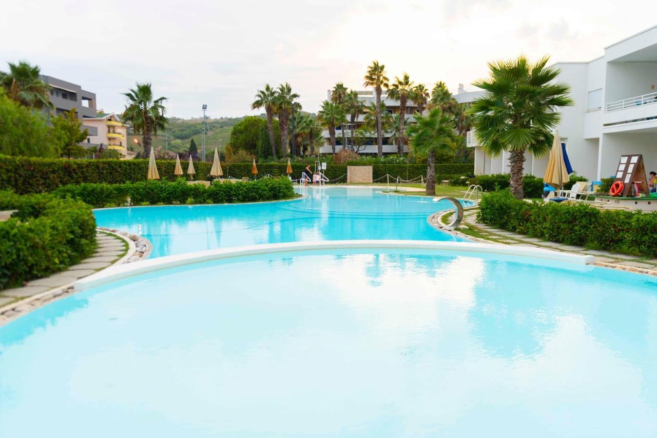 Seapark Spa Resort Giulianova Exteriör bild