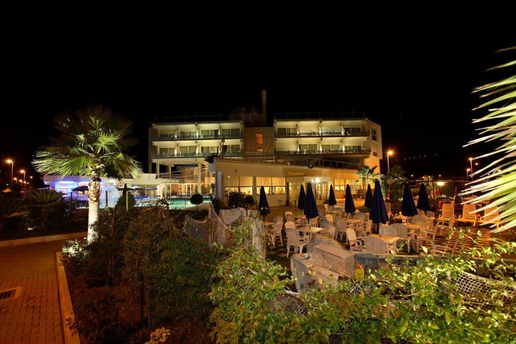 Seapark Spa Resort Giulianova Exteriör bild