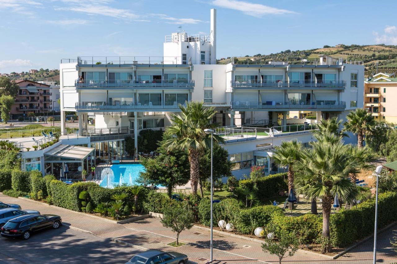 Seapark Spa Resort Giulianova Exteriör bild